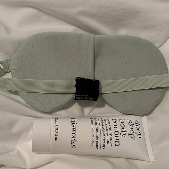 Free with purchase - eye mask + this works sleep lotion - Picture 2 of 3